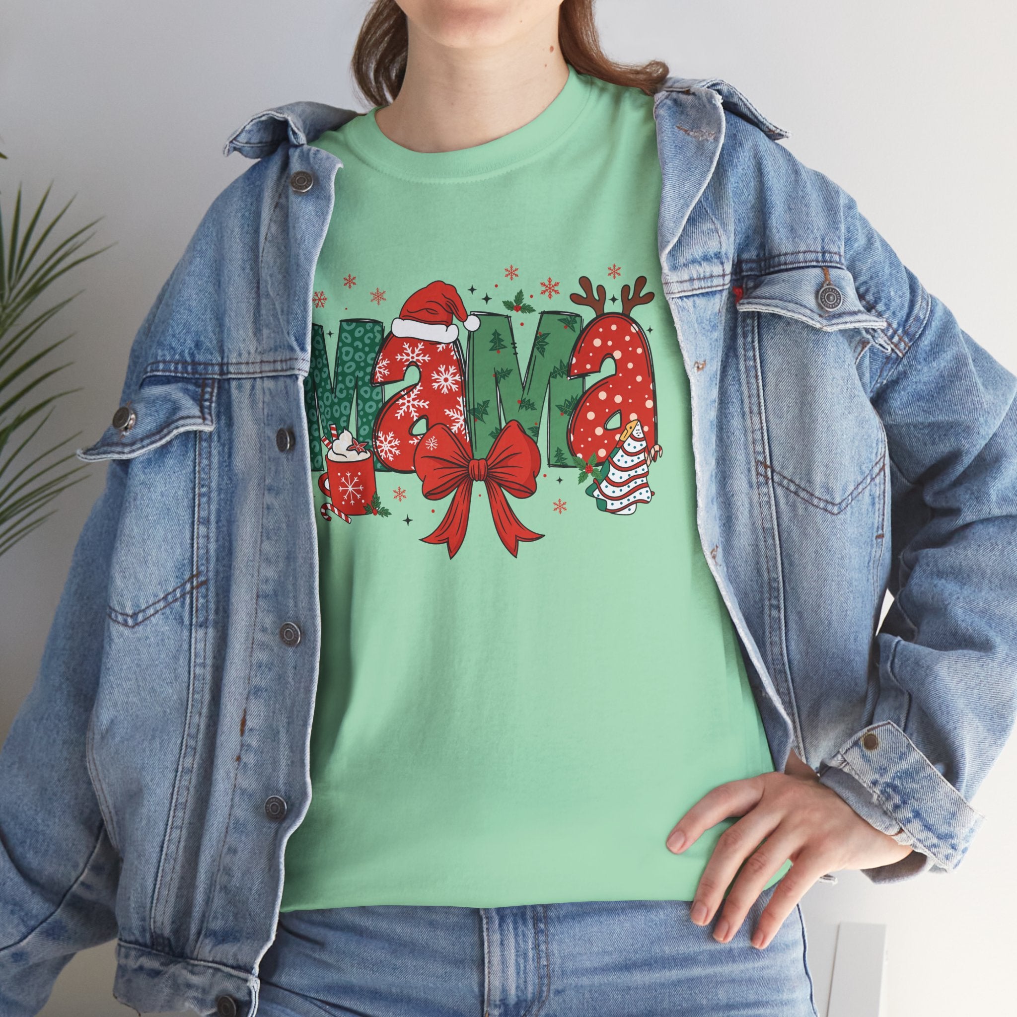 Mama T‑Shirt – Festive Holiday Mama Graphic Tee